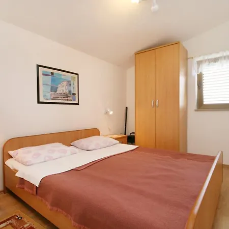 With A Parking Space - 5482 Appartement Novi Vinodolski