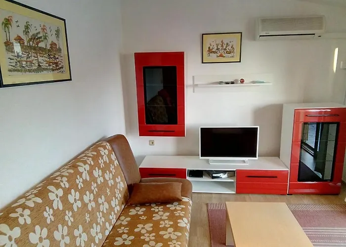 With A Parking Space - 5482 *