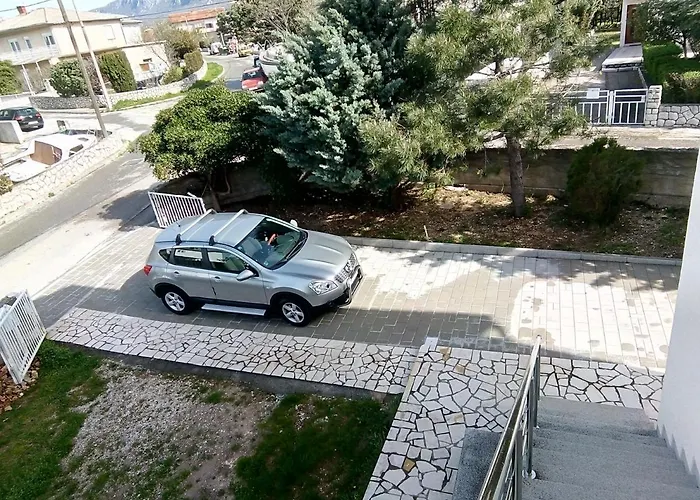 With A Parking Space - 5482