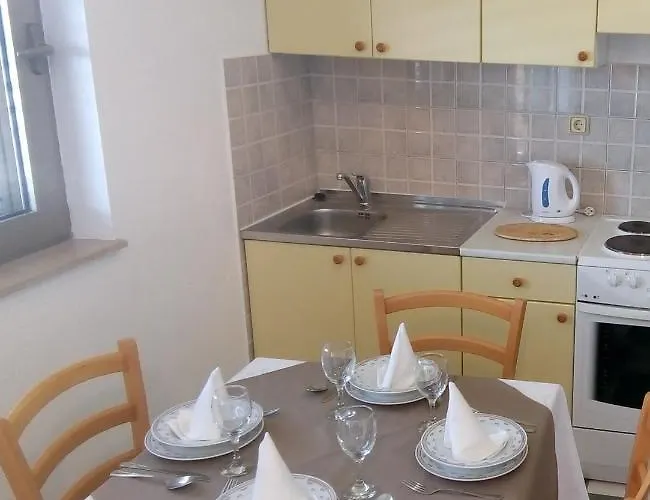 With A Parking Space - 5482