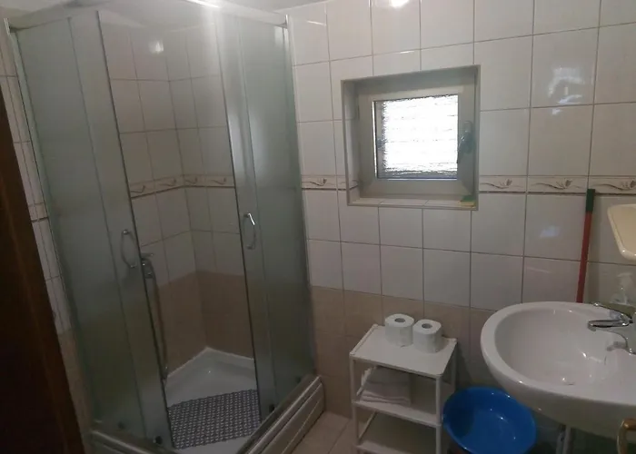 With A Parking Space - 5482